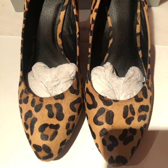 NWT in box sleek Kelsi Dagger leopard print calf hair patent leather wedges 8.5 - Picture 2 of 8